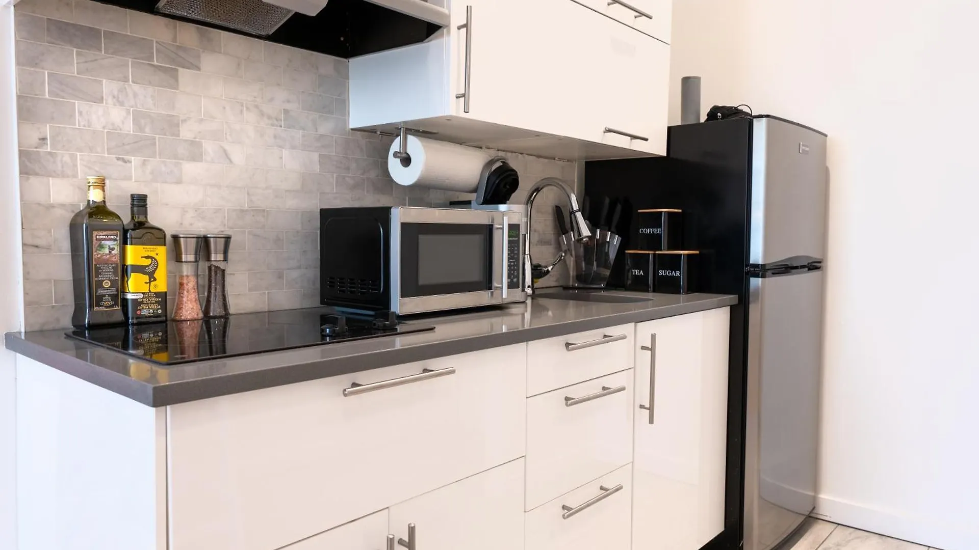 #4 - Quaint Studio - Self Check In - Plateau - St-Denis - Ac - Tv Montreal Apartment